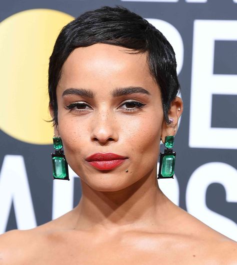 Celebrity Pixie Cut, Face Shape Hair, Low Maintenance Haircut, Tapered Haircut, Corte Pixie, Zoe Kravitz, Queen Hair, White Blonde, Styling Gel