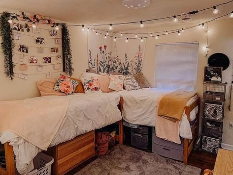 Save this pin for trendy dorm room decor ideas perfect for freshmen! Elevate your space with these stylish and practical tips to make your dorm feel like home. #DormRoomDecor #FreshmenIdeas #HomeDecorationBlog Dorm Layout, Dorm Room Ideas For Girls, Room Ideas For Girls, College Bedroom Decor, Room Decor Dorm, Dream Dorm Room, Cozy Dorm Room, Dorm Room Styles, Dream Dorm