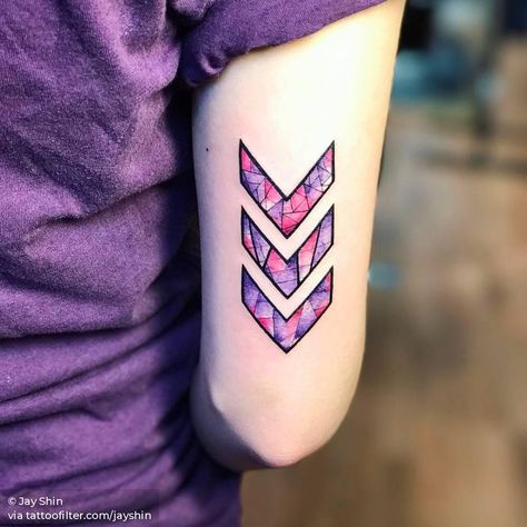 Chevron Tattoo, Mens Arrow Tattoo, Purple Tattoo, Tattoo On The Back, Interesting Tattoos, Purple Tattoos, Artsy Tattoos, Tatuaje A Color, Arrow Tattoo