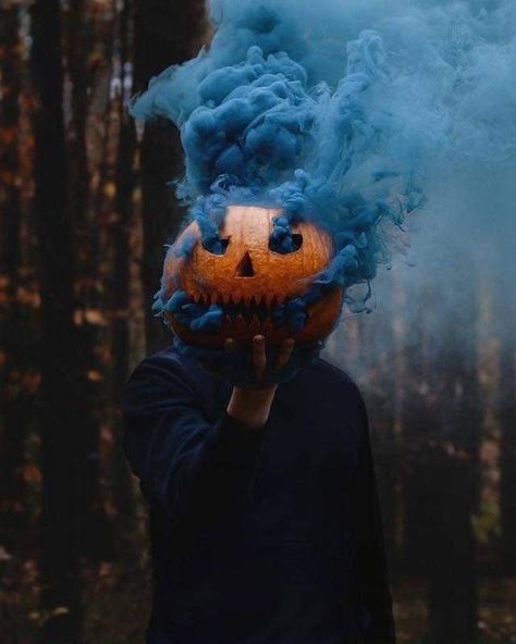 Halloween 🎃 🦇🦉🕷🍁 Rauch Fotografie, Wow Photo, Hype Beast, Pumpkin Mask, Halloween Photography, Dark Images, Halloween Photoshoot, Halloween Porch, Halloween Photos