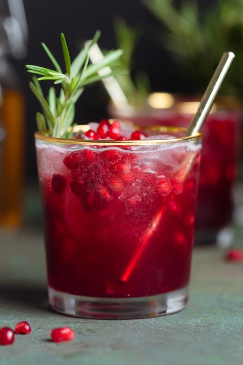 This Pomegranate Mocktail is made with homemade rosemary syrup and it's so easy to put together. It's great for the holidays, New Year's, or for any time you want to make a fancy non-alcoholic drink! Rosh Hashanah Recipes, Slow Cooker Brisket, Honey Glazed Chicken, Beet Salad Recipes, Rosemary Simple Syrup, Honey Roasted Carrots, Pomegranate Salad, Pretty Cocktails, Wild Goose