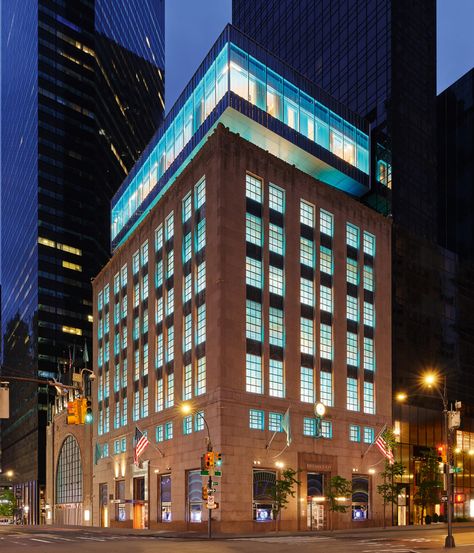 The glittering transformation of Tiffany & Co’s flagship New York Fifth Avenue store | Wallpaper Tiffany And Co New York Store, Tiffany Store New York, Tiffany Store, Store Wallpaper, New York Office, Glass Extension, At Wallpaper, Wood Parquet, Curved Staircase