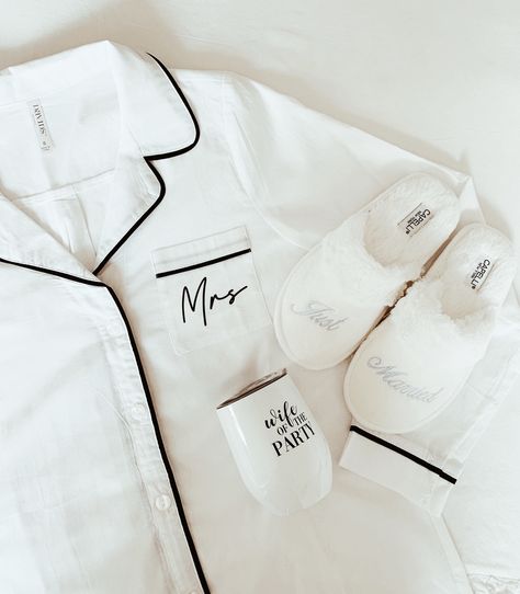 Bride To Be Accessories, Cricut Personalized Gifts, Hay Wedding, Bridesmaid Gifts From Bride, Button Down Sleep Shirt, Wife Of The Party, Courthouse Wedding Dress, Embroidered Slippers, Bridal Shower Party Favors