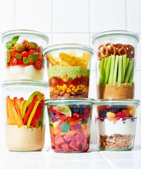 Snacks In A Jar, Mason Jar Snacks, Snack Jar, Menu Sarapan Sehat, Veggie Snacks, Overnight Oat, Mason Jar Meals, Easy Snack Recipes, Healthy Work Snacks