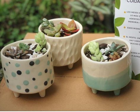 Ceramic Planters Ideas, Macetas Ceramica Ideas, Cute Pots For Plants, Ceramic Wall Planters, Plant Pot Design, Beginner Pottery, Flower Pot Design, Cerámica Ideas, Handmade Pot