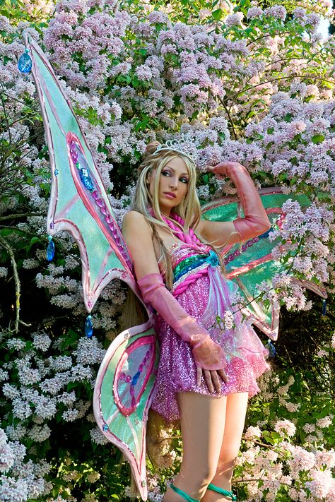 Flora Enchantix...encahnted by Giorgiacosplay.deviantart.com on @deviantART Winx Cosplay, Klub Winx, Bloom Winx Club, Cosplay Tutorial, Fairy Costume, Club Parties, Winx Club, Historical Clothing, Cosplay Outfits