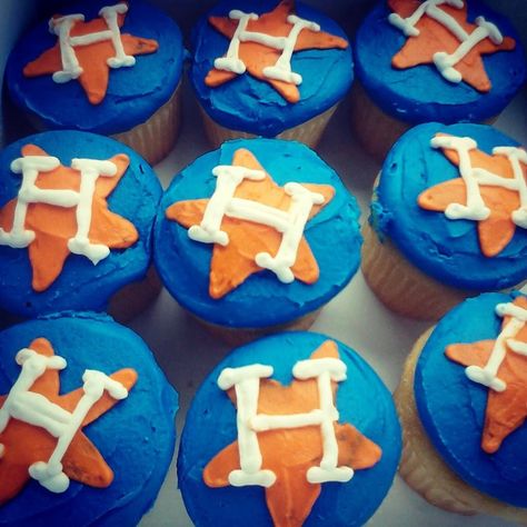 My surprise #Astros cupcakes I got for my birthday. Astros Cupcakes, Astros Party, 8th Birthday Party Ideas, T Ball, Kids Cakes, Food Meals, Meals Recipes, Kids Party Ideas, 8th Birthday