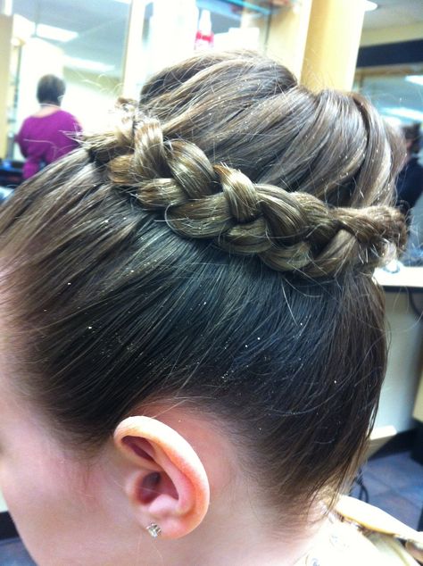 Cute Hairstyles For Dance, Gymnastics Bun, Hairstyles Gymnastics, Hairstyles Dance, Hairstyles For Dance, School Dance Hairstyles, Bun Ballet, Hairstyles Low Bun, Dancer Hairstyles