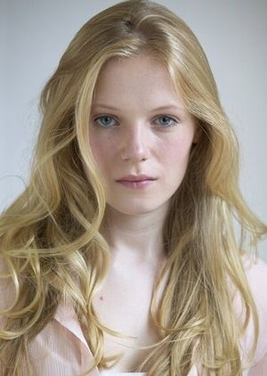 The Walking Dead - Amy - i was very sad to see her... go Emma Bell, Walking Dead Cast, Fear The Walking Dead, Daryl Dixon, Girl Crush, Walking Dead, The Walking Dead, Zombie, Blonde Hair