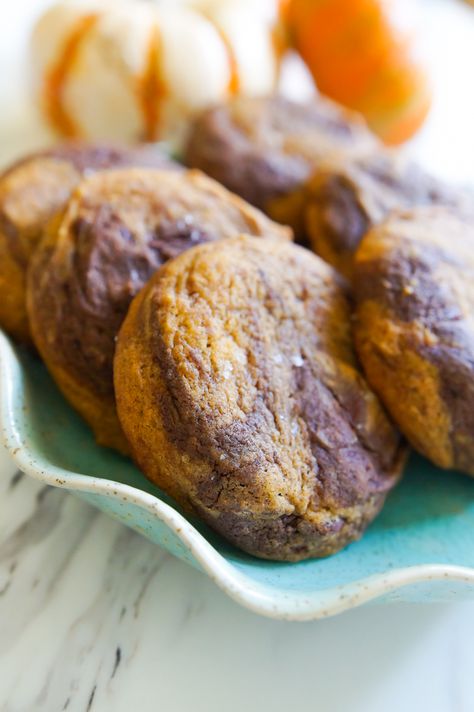 Chocolate Pumpkin Swirl Cookies Gluten Free Pumpkin Recipes, Swirl Cookies, Chocolate Pumpkin, Christmas Recipes Appetizers, Copycat Starbucks Recipes, Easy Holiday Recipes, Egg Recipes For Breakfast, Low Carb Dinner Recipes, Gluten Free Pumpkin