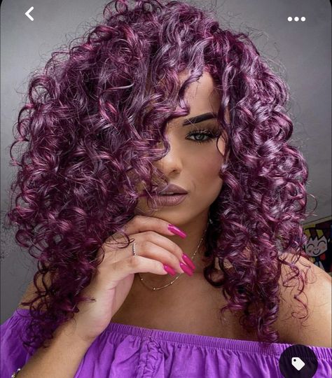 Red Lavender Hair, Colored Curly Hair Ideas, Plum Curly Hair, Mecha Frontal, Red And Purple Hair, Purple Curly Hair, Curly Purple Hair, Raspberry Hair, Pelo Color Vino