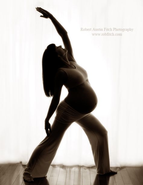 I love the idea of a mother-to-be in WARRIOR POSE! Prenatal Exercises, Pregnant Yoga, Yoga Pregnancy, Photos In Nyc, Pregnancy Poses, Yoga Shoot, Pregnant Photoshoot, Yoga Prenatal, Maternity Yoga