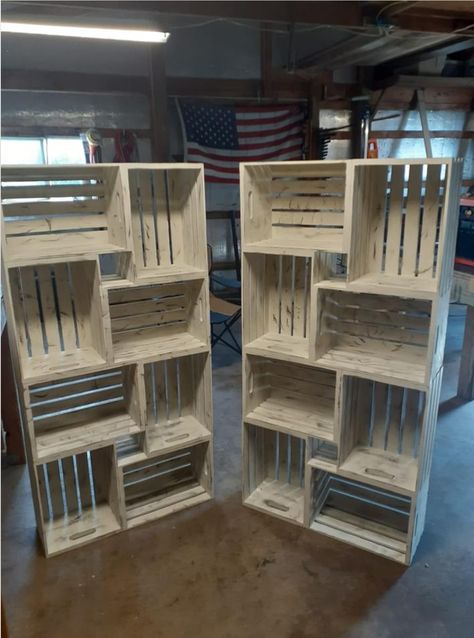 Diy Plastic Crate Ideas, Wood Milk Crate Shelves, Crates For Clothes Storage, Crate Vendor Display, Crates For Plant Stands, Diy Wood Cube Storage, Shelves Out Of Crates, Wooden Crate Bookcase, Wooden Crates Bookshelf