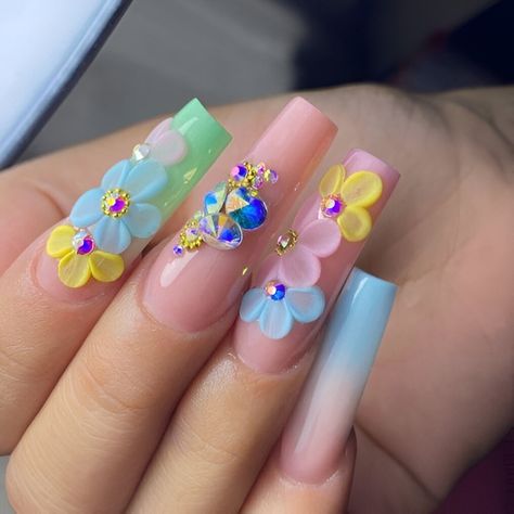 Beautiful Flower Nail Designs Classy Manicure, Floral Manicure, Flare Nails, 3d Nail Designs, Luminous Nails, Manicure Designs, Velvet Nails, Acrylic Toe Nails, Nail Trend