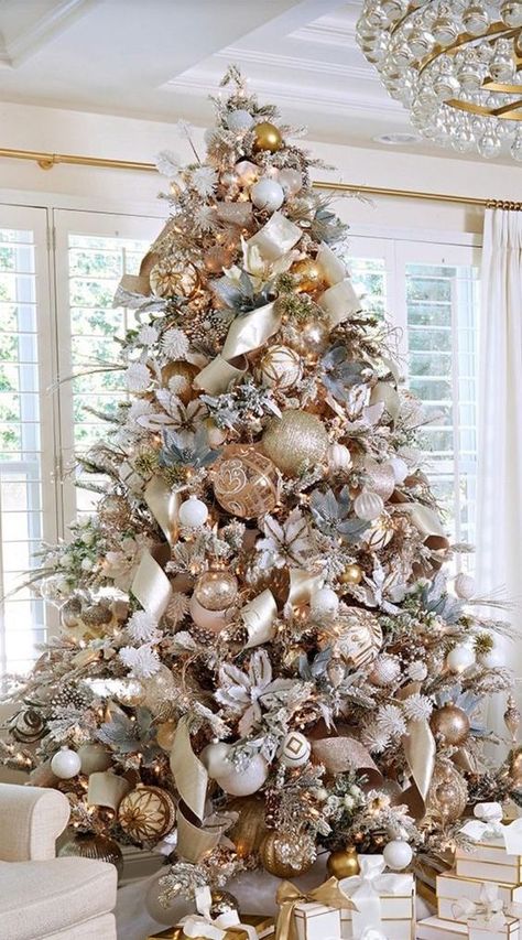 Champagne Gold And Silver Christmas Tree, Christmas Tree Champagne And White, Taupe Christmas Tree Decor, Christmas Tree Themes Colors Gold, Champagne And White Christmas Tree, Champagne Christmas Tree Decorations, Glamorous Christmas Tree, Champagne Christmas Tree, Glam Christmas Tree