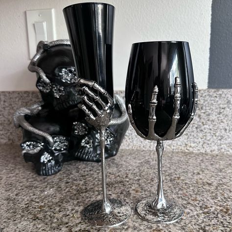 Brand New Skull Wedding Ideas, Goth Wedding Decorations, Gothic Decorations, Gothic Wedding Theme, Black Wedding Dress Gothic, Wedding Flutes, Skull Wedding, Goth Wedding, Nails Today