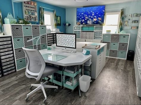 She Shed Craft Room, Office Craft Room Combo, Crafts For Beginners, Sewing Room Inspiration, Craft Shed, Sewing Room Design, Dream Craft Room, Craft Room Design, Quilting Room