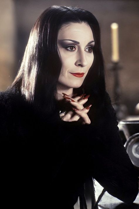 Morticia Addams Angelica Houston, Morticia And Gomez Addams, Couples Art, Horror Aesthetic, Family Aesthetic, Gomez And Morticia, Gomez Addams, Anjelica Huston, Goth Subculture