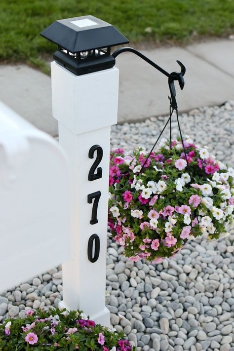 Upgrade your curb appeal by giving your mailbox a makeover! Step by step instructions for this cottage style customized mailbox and address post. #curbappeal #mailbox Mailbox Makeover, Mailbox Landscaping, Address Post, Diy Curb Appeal, Front Yards Curb Appeal, Front Yard Garden, Hus Inspiration, Bed Ideas, Flower Bed