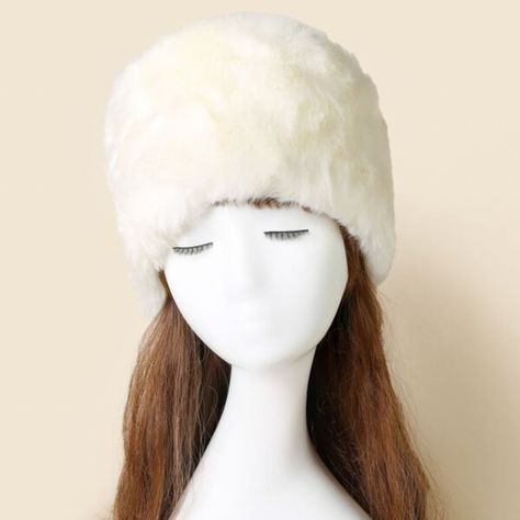 New & Never Worn!!! White 100% Faux Fur Hat Crown Size: 22.8" Y2k Hats, Fuzzy Hat, Y2k Hat, Chic French Style, Plush Hat, Tie Dye Hat, Floppy Beach Hat, Faux Fur Hat, Winter Fashion Outfits Casual