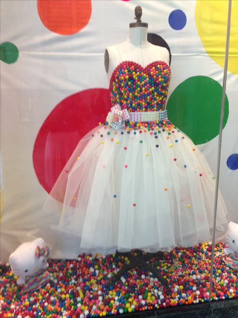 Candy party decor inspiration- you can make a table top sized one using the smaller version of the dress form mannequin sold in stores and hot gluing gum balls on it and tulle for the skirt Prudential Mall, Make A Table Top, Candy Land Costumes, Makeup Party Decorations, Karneval Diy, Candy Costumes, Candy Dress, Diy Halloween Costumes For Women, Diy Halloween Costumes For Kids