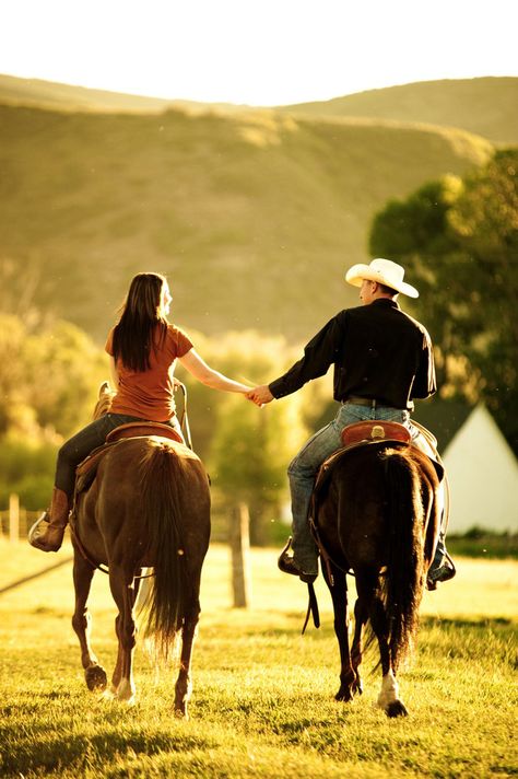 Mode Country, Cowboys And Angels, Country Couples, Country Lyrics, Wilde Westen, Dirt Road, The Perfect Guy, Shooting Photo, Cowboy And Cowgirl