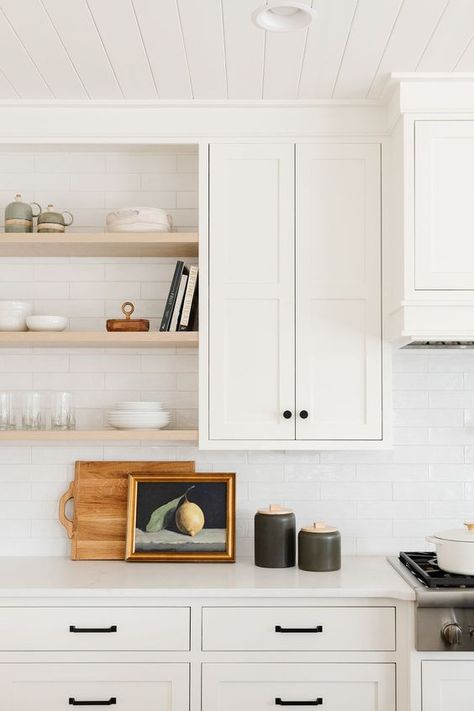 a neutral farmhouse kitchen with shaker style cabinets connected to the ceiling with crown molding, open shelving, black handles for a contrast is wow Modern Crown Molding, Crown Molding Kitchen, Kitchen Great Room, Kitchen Cabinet Crown Molding, Cabinets To Ceiling, Entry Kitchen, Shaker Style Cabinets, Studio Mcgee, Great Room