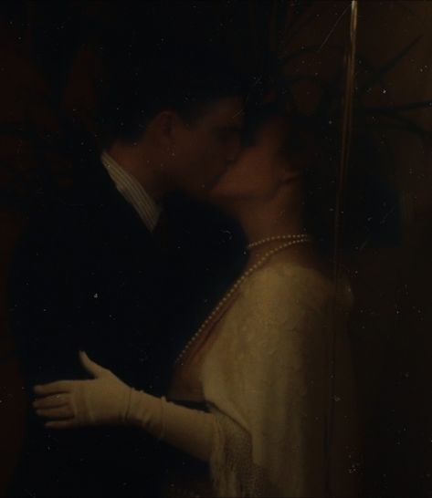 20s Romance Aesthetic, 1920s Couple Aesthetic, Duke Shelby, Pesky Blinders Aesthetic, Husband Wife Aesthetic, 80s Love Aesthetic, Tommy Shelby Aesthetic, Thomas Shelby Aesthetic, Sacred 28