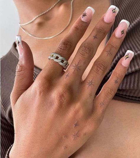 Bohemian Style Star Hand Tattoos, Fine Line Tattoos, Discreet Tattoos, Hand Tattoos, Black Line Tattoos, Simple Tattoos, Astological Tattoos, Boho Chic Style Finger Tattoo Inspiration, Dainty Star Hand Tattoo, Star Tattoos Finger, Star Hands Tattoo, Hand Twinkle Tattoo, Twinkle Hand Tattoo, Stars On Hands Tattoo, Hand Star Tattoos For Women, Hand Stars Tattoo