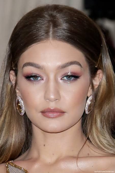 Gigi Hadid Glam Makeup, Gigi Ha Did Makeup, Ball Room Makeup, Gigi Hadid Met Gala 2018 Makeup, Gigi Hadid Hairstyle Met Gala, Gigi Hadid Eye Makeup, Hair Wedding Styles With Veil, Gigi Hadid Makeup Looks, Gigi Hadid Eyebrows