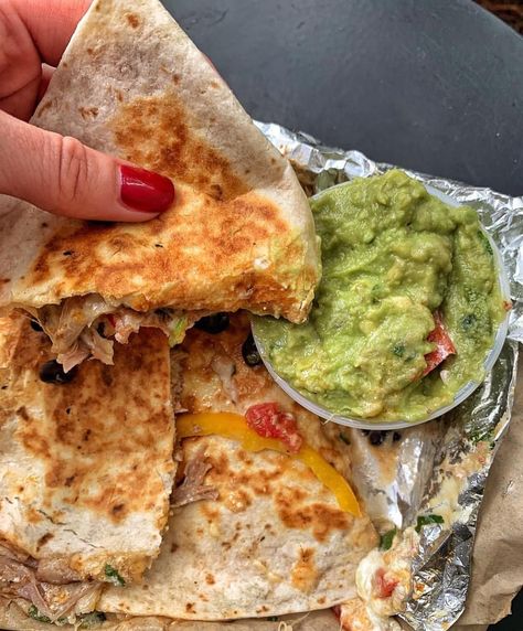 Cheese Quesadilla Aesthetic, Quesadilla Pictures, Quesadillas Aesthetic, Quesadilla Aesthetic, Steak Quesadilla, Braised Steak, Healthy Food Dishes, Food Therapy, Yummy Comfort Food