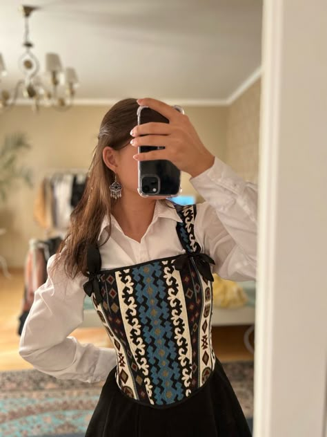 Hande Ercel Style, Corset Fashion Outfits, Denim Top Women, Easy Diy Clothes, Neat Casual Outfits, National Clothes, Corset Fashion, Everyday Fashion Outfits, Retro Mode