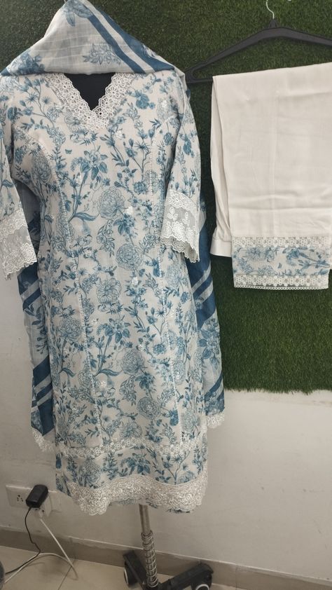 Kurtis With Lace Pattern, Printed Kurti With Lace Design, Cotton Suit With Lace Designs, White Lace Suit Design, White Lace Kurti Designs, Kurti Lace Designs Latest, Lace Neck Designs For Suits, Lace Kurta Designs Women, Simple Suit Designs With Laces