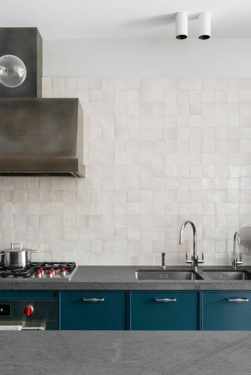 55 Best Kitchen Backsplash Ideas - Tile Designs for Kitchen Backsplashes Tile Behind Kitchen Sink, Tile Feature Wall Kitchen, Tiled Kitchen Walls To Ceiling, White Kitchen Cabinets Backsplash Wall Tilt Ceiling, Lucid Sky Backsplash Kitchen, Sky Backsplash, Wall Mount Faucet Backsplash, Blue Tile Kitchen Backsplash Tilebar, Tall Ceiling Kitchen