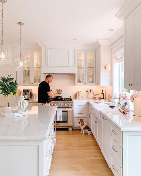 Kristy Wicks, White Kitchen Inspiration, Open Plan Kitchen Living Room, Bright Kitchens, White Kitchen Design, Sopot, Kitchen Design Decor, Kitchen Inspiration Design, Sunday Night