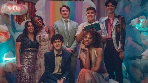 We graded a selection of looks from season 2 and got some intel from costume designer Adam Dee. Teen Tv, Black Comedy, Prom Photos, British Tv, Mystery Series, Johnny Depp, Season 3, Tao, Disneyland