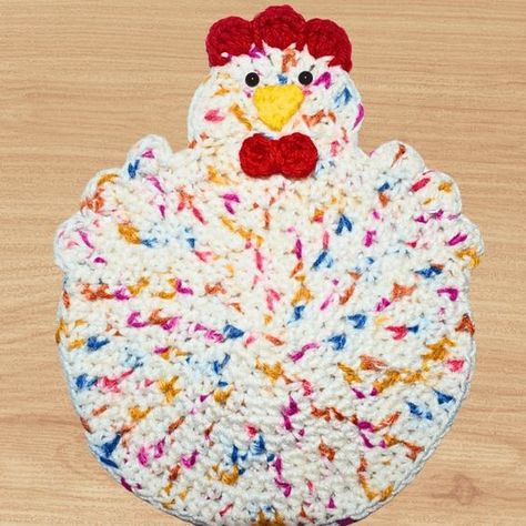 Crochet Chicken Potholder Chicken Potholder, Crochet Mens Scarf, Crochet Granny Stitch, Chicken Pattern, Crochet Chicken, Potholder Patterns, Crochet Frog, Crochet Potholders, Crochet Business