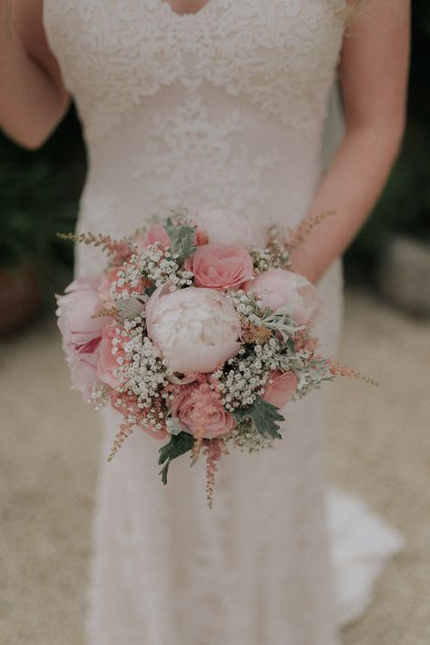 Pink Peony Bouquet Wedding, Bouquets Ideas, Diy Wedding Centerpieces, Gypsophila Bouquet, Gypsophila Wedding, Church Wedding Flowers, Gold Glitter Wedding, Wedding Flowers Peonies, Photography Diy