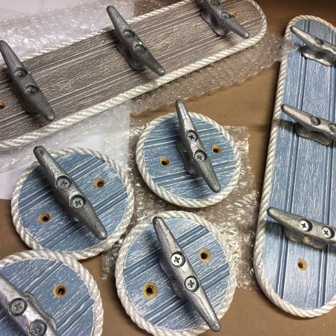 Boat Cleat Towel Rack, Organization Dorm, Cleat Wall, Boat Cleat, Wall Hook Rack, Deco Marine, Boat Cleats, Nautical Crafts, Lake Decor