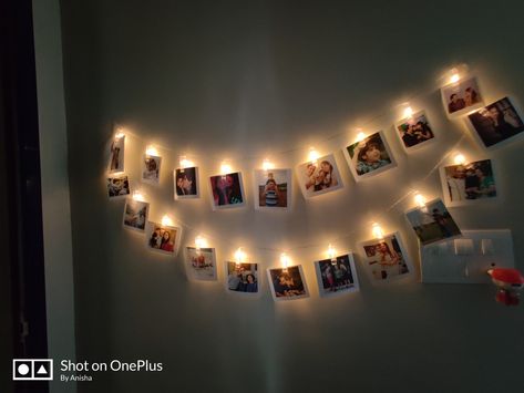 photo wall, clip lights, side wall, empty space decor Dream Dorm Room, Hostel Room, Dream Dorm, Wall Clips, Clip Lights, Photo Clips, Side Wall, Space Decor, Picture Hanging