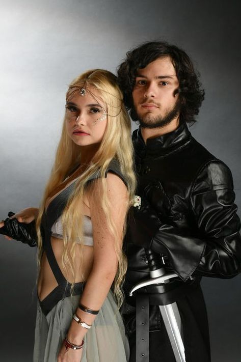 couples halloween costumes- daenerys Targaryen and jon snow John Snow And Daenerys Costume Halloween, John Snow And Daenerys Costume, Jon Snow And Daenerys Costume, Game Of Thrones Couples Costumes, John Snow Costume, Daenerys Targaryen And Jon Snow, Daenerys Jon Snow, Jon Snow Costume, Daenerys Costume