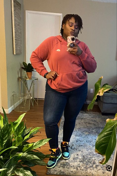 Plus Size Outfits With Jordans, 9to5chic Outfits, Jordan Style, Plus Size Sweatshirt, Sneaker Outfits, Plus Size Outfit, Jordan Outfits, Minimalist Chic, Curvy Plus Size