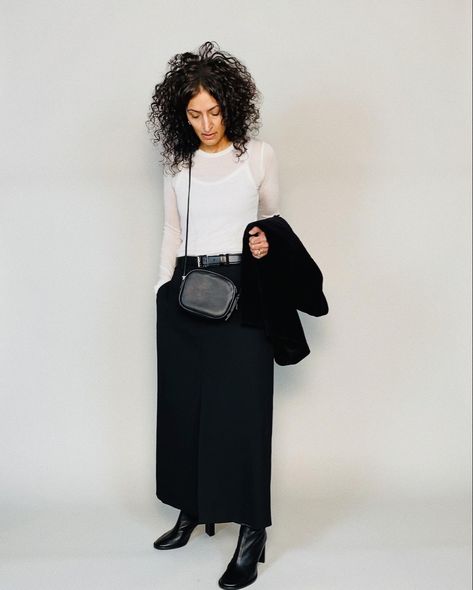 Tops, Frances de Lourdes. Skirt, AMI Paris. Teatime boots, Mini twin two bag, Giedre blazer, and belt -The Row. The Row Style, Essentials Outfit, Smart Casual Style, Ami Paris, Stylish Work Outfits, Modest Outfits, Autumn Winter Fashion, Capsule Wardrobe, Work Outfit