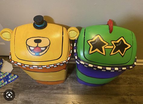 Cool Trash Cans, Fnaf Theories, Fnaf Crafts, Fnaf Cosplay, Diy Gifts For Friends, Pinterest Room Decor, Security Breach, Fnaf Art, Diy Creative Crafts