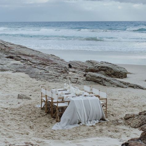 The Supper Club on Instagram: “She fell in love by the seaside.. ⠀⠀⠀⠀⠀⠀⠀⠀⠀ The Pouring - a dreamy collaboration led by @boholuxeandco ⠀⠀⠀⠀⠀⠀⠀⠀⠀ With help from -…” Coastal Boho Wedding, Coastal Cowgirl Wedding, Coastal Wedding Dress, Boho Wedding Aesthetic, Miami Elopement, Layered Table, Coastal Luxe, Oceanfront Wedding, Cowgirl Wedding