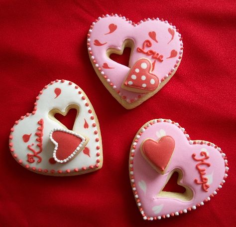 Cookies And Candy, Valentine Cookies Decorated, Cookies Cupcake, Valentine Sugar Cookies, Valentines Baking, Heart Cookie, Shaped Cookies, Heart Shaped Cookies, Valentine Cake