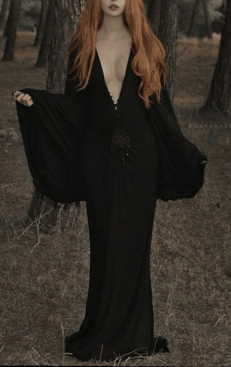 Fete Emo, Gothic Models, Long Red Hair, Goth Women, Goth Beauty, Rock Punk, Gothic Beauty, Gothic Girls, Long Red