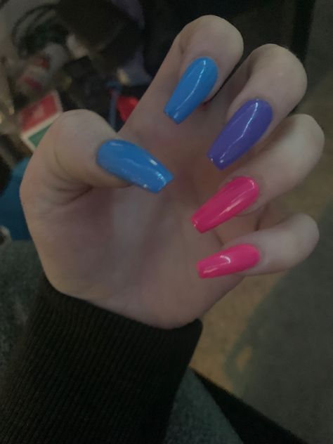 Bi Nail Ideas, Bisexual Flag Nails, Bisexual Nails Acrylic, Easy Pride Nails, Bi Pride Nails Designs, Nonbinary Nails, Bisexual Nail Ideas, Bi Flag Nails, Bi Pride Makeup