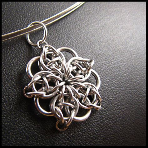 Chainmaille Jewelry Patterns, Celtic Star, Jump Ring Jewelry, Chainmail Necklace, Chainmail Jewelry, Bijoux Fil Aluminium, Chain Maille Jewelry, Wire Work Jewelry, Work Jewelry