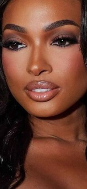 Soft Glam Dark Skin, Drew Barrymore Makeup, Bombshell Makeup, Sultry Makeup, Pastel Makeup, Brown Girls Makeup, Neutral Makeup, Brown Skin Makeup, Models Makeup